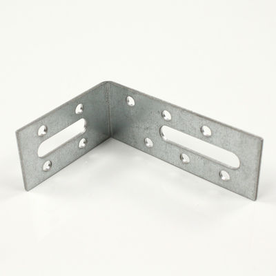গুণ  Rust Resistant Galvanized Angle Brackets For Building Installation কারখানা